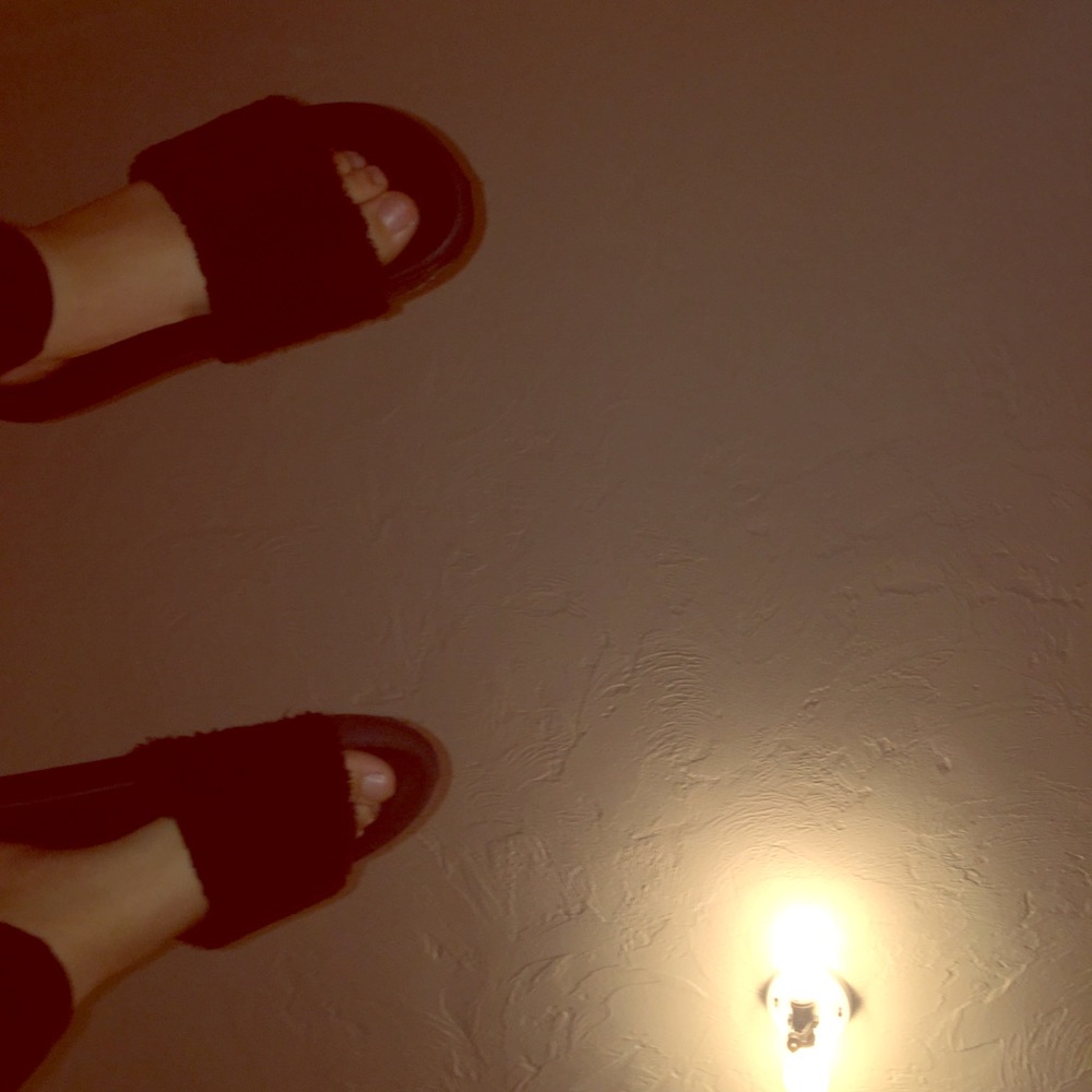 Fluffy slides black used nice